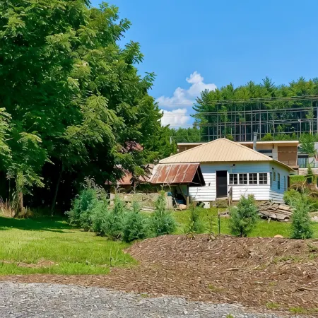 Summers Are Better @ Lake Chatuge - Waterfront Farmhouse in Hiawassee, GA