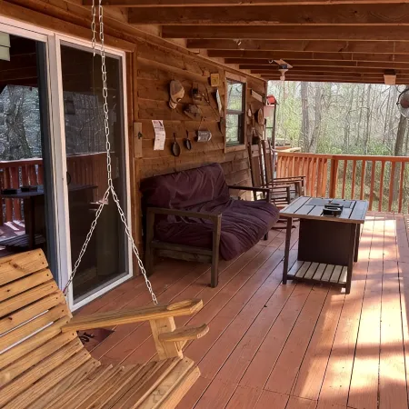 Cozy 2BR/1B cabin overlooking a beautiful creek with access to Catoosa WMA.