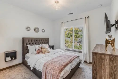 Entertainment District -Walk to Stadiums - Near Six Flags -Sleeps 8 - Balkon
