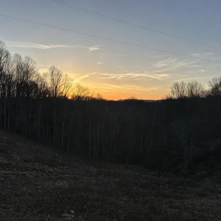 New Cabin built in 2022. 2 minutes away from multiple trailheads!  Sleeps 8