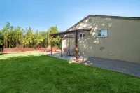 Modern Bliss: Chic Retreat w/ Stylish Amenities, Ideal for Vacation & Family Fun - 3 stjerner