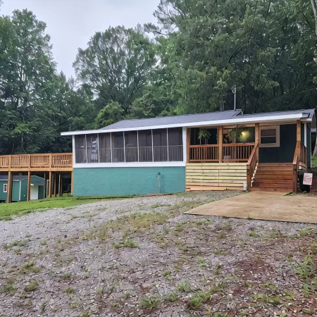 The Lakefront Deckhouse- perfect place for relaxing with nature and family