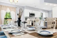 Dream Getaway Away in 6BR/4.5 Bath Oasis with Heated Pool, Steps from the Beach - 3 estrellas