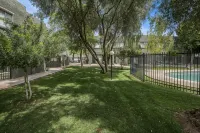 Walking distance to MIll Ave, Tempe Beach Park, Sun Devil Stadium, ASU. UPDATED! - 방갈로