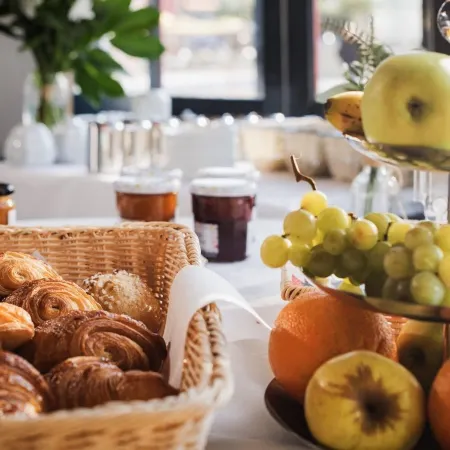 Le Paris Brest Hotel