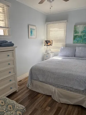 Cozy Beach Apartment in Trendy Belmont Shore!  Sanitized and Clean! - Condos
