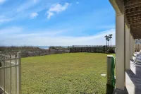 FUN IN THE SUN!!!! - BEACH FRONT- Close to Mayo Clinic - Strand