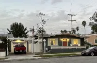 Craftsman house 500 yards to beach and short walk to many restaurants - 5-Star