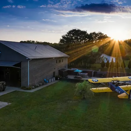 The Aviator’s Lounge, loft living in the NRG, private pool & hot tub
