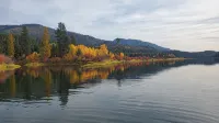 10 Acre Private riverfront retreat w/ dock and 1,000 ft waterfront - Boutique