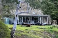 Riverside House on the beautiful Howqua River - Wifi