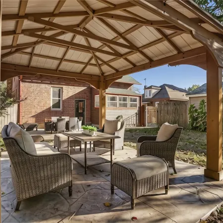 Vitality Retreat - 1 block from DT/riverfront/shops/bars