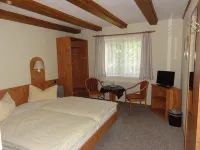 Hotel Garni zu Melchendorf - parking