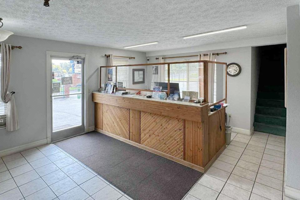 Photo 5 of 6