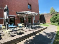 HI Generation Europe Hostel - 駐車場