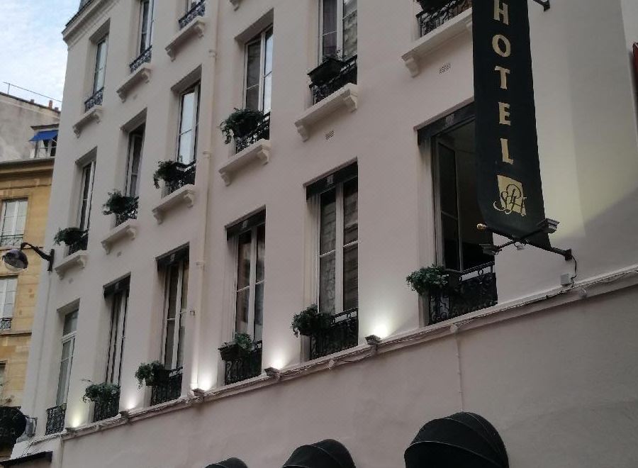 호텔 파리 생토노레 근처 거리