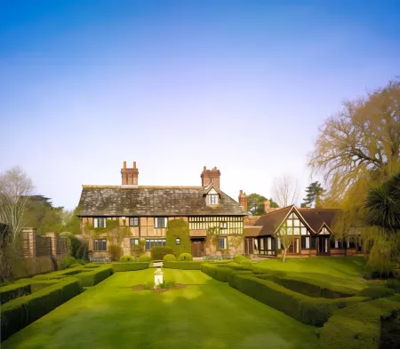 Langshott Manor - Luxury Hotel Gatwick Отели в г. Рейгейт