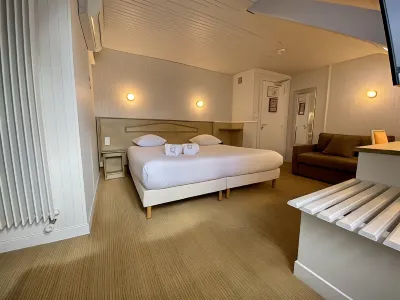 Hôtel le Roncevaux فنادق في باو