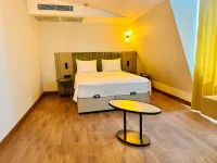 Nice Royal Suite Hotels in der Nähe von Çekmeköy Gençlik Hizmetleri Ve Spor İlçe Müdürlüğü Sentetik Çim Yüzeyli Futbol Stadı