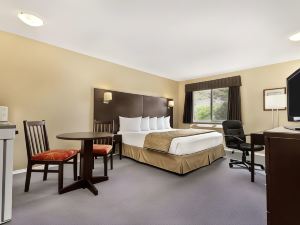 Super 8 by Wyndham West Kelowna BC