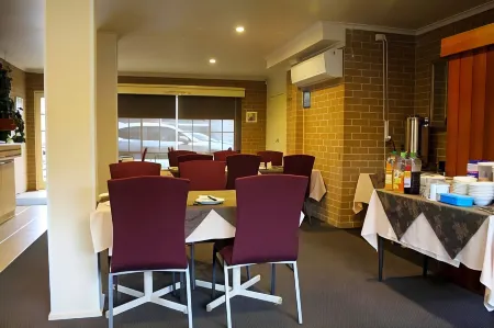 Grand Manor Motor Inn