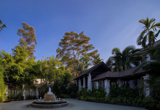 [사메드 파빌리온 리조트의 깨끗한 수영장 전경]