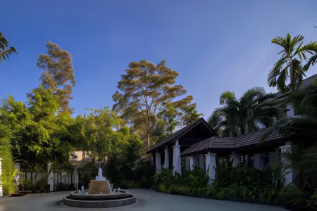 Samed Pavilion Resort Отели рядом с достопримечательностью «Ao Noi Na»