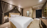 URBAN HOTEL GOLF Hotels near MJ골든빌
