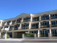 Beachfront Motel Hotels near Perfume Point