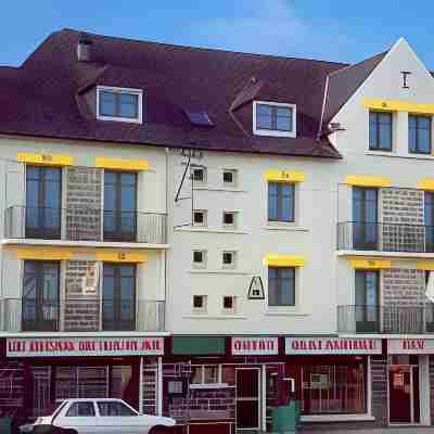 Le Relais De La Place Hotel Exterior