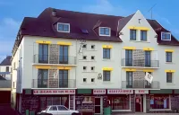 Le Relais de La Place Hotels in Sizun