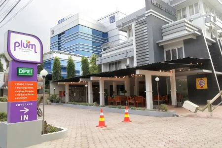 PLUM Hotel Lading Banda Aceh Отели в г. Банда Асех