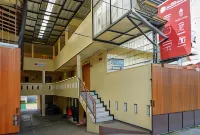 RedDoorz Syariah Near Gor Satria 4