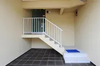The One Vacation Home, Malacc