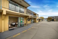 Avenue Motel - parking