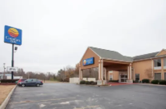 Quality Inn & Suites I-40 East Hotels in 