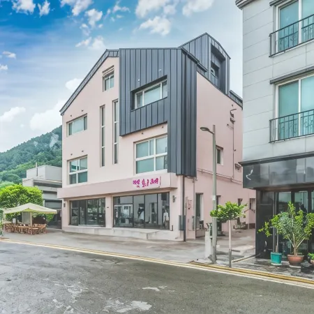 Yeonhuijae Pool Villa Private Beomeo Branch