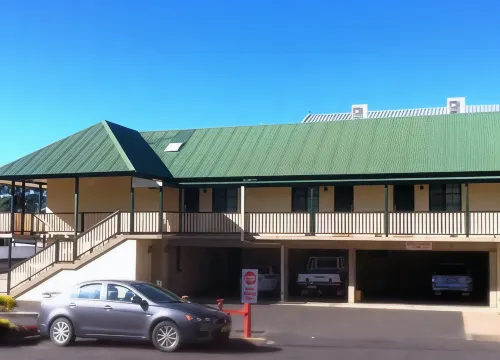 Town Square Motel Hotels in Orange