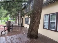 Crandell Mountain Lodge Hotels in Waterton