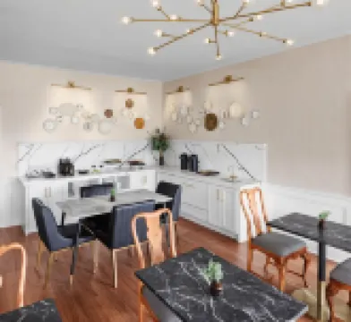 戈斯必豪斯旅館，四姐妹酒店