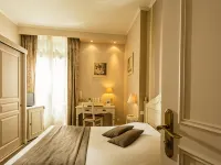 Hôtel du Parc Hotels near The Corum