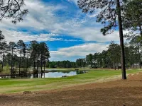 Stunning Golf Views on Pinehurst National No. 9. A Luxurious Retreat Awaits. - 3성급