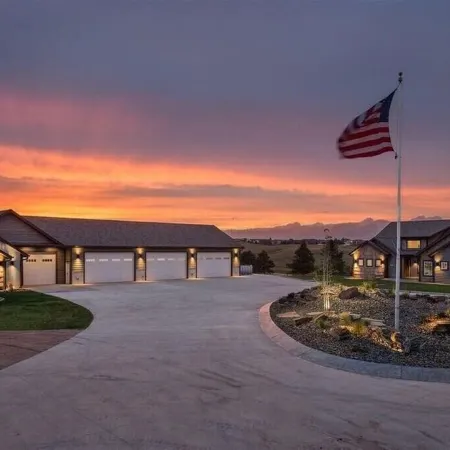 Luxury Ranch Stay - Horse and Cattle