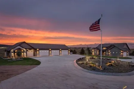 Luxury Ranch Stay - Horse and Cattle