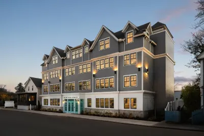 Island House Newport Hotels in der Nähe von McAuley Hall