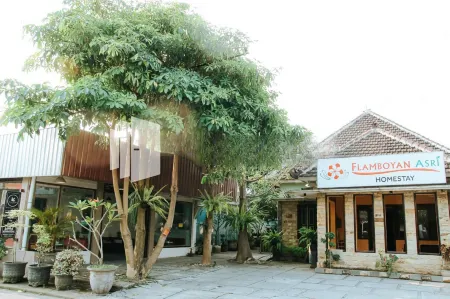 Flamboyan Asri Syariah Mitra RedDoorz Near Kampung Inggris Pare Отели в г. Pare