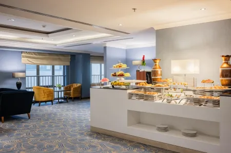 Millennium Al Aqeeq Hotel Отели рядом с достопримечательностью «Масджид Ал-Киблатейн»