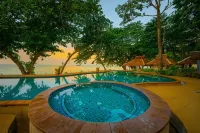 Siam Beach Resort - Hot Tub