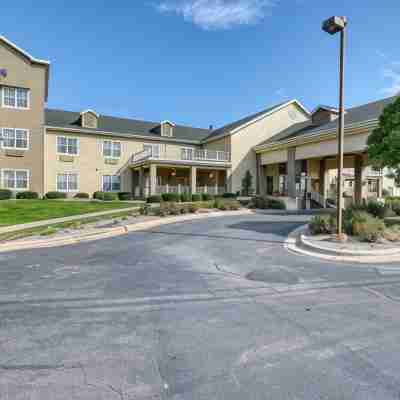 Comfort Suites Appleton Airport Hotel Exterior