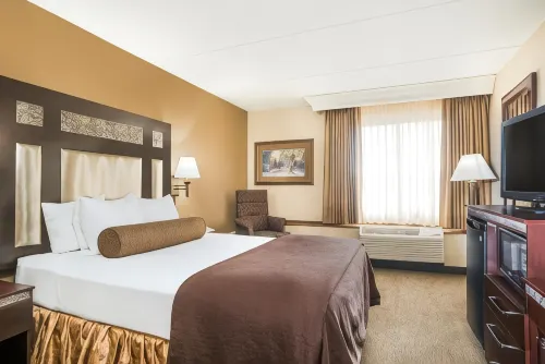 Ramada by Wyndham Plymouth Hotel & Conference Center - parking